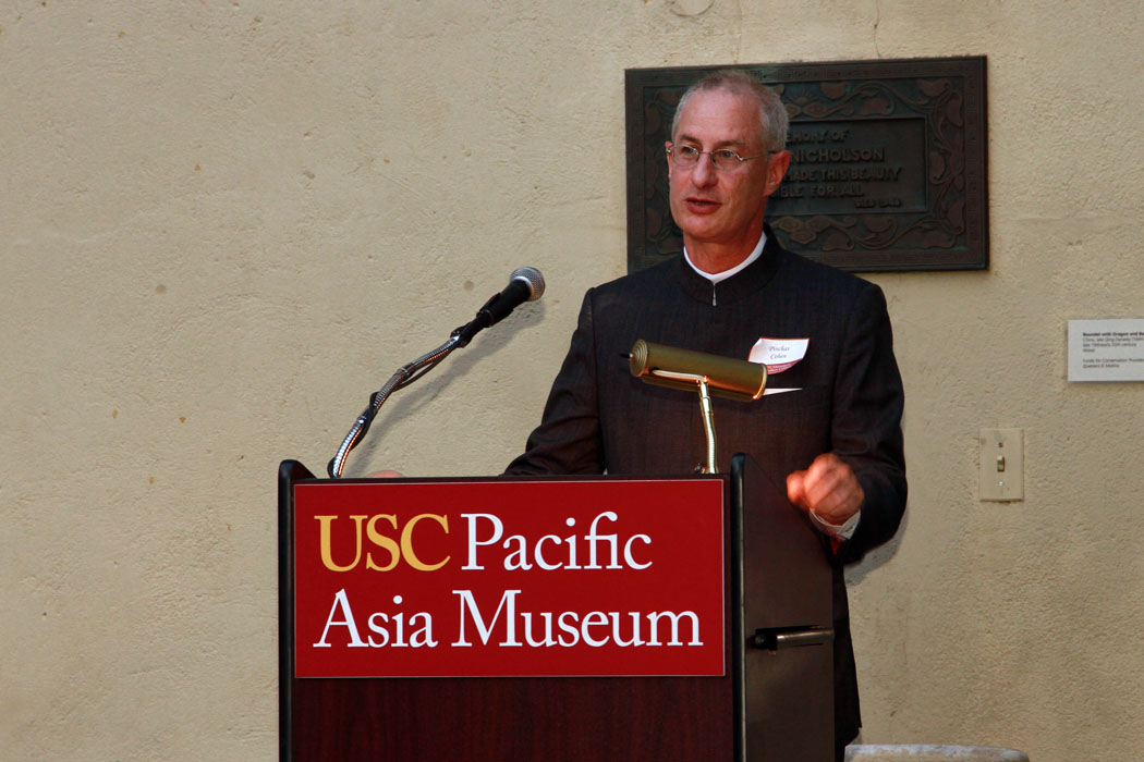 USC Leonard Davis Dean Pinchas Cohen welcomes symposium attendees during a September 14 reception at the USC Pacific Asia Museum.