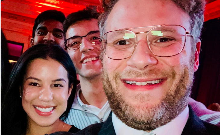 A picture of Seth Rogen and USC students.