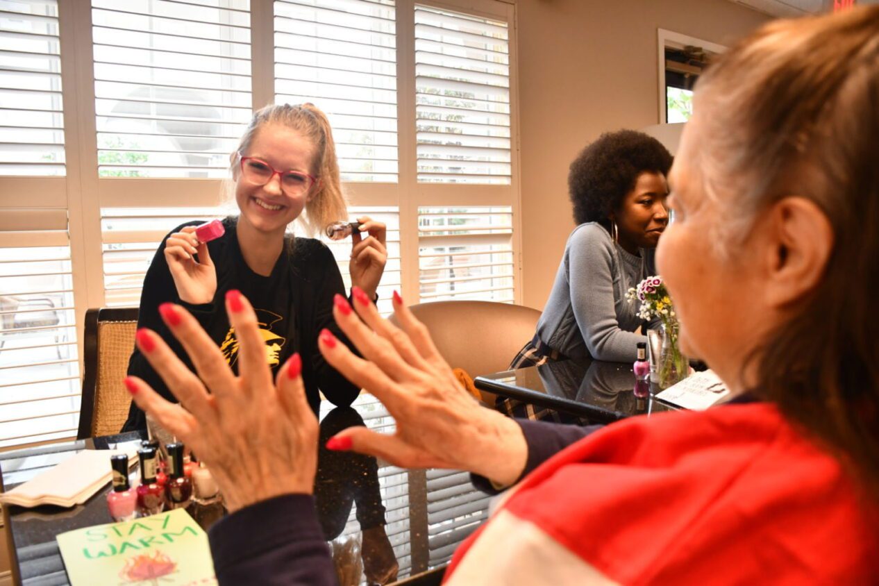 USC Chapter of GlamourGals Shows the Beauty of Intergenerational Friendship