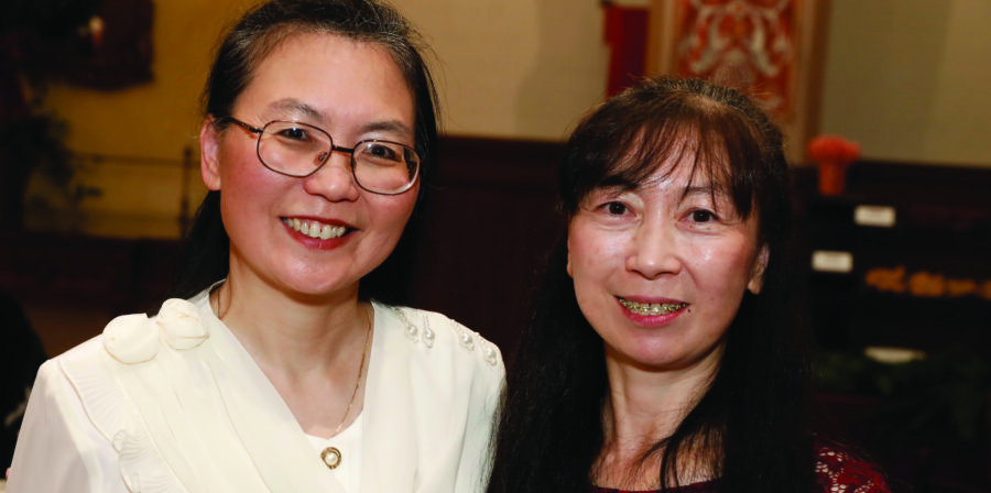 Linda Wong (left) and Lisa Wong ’89