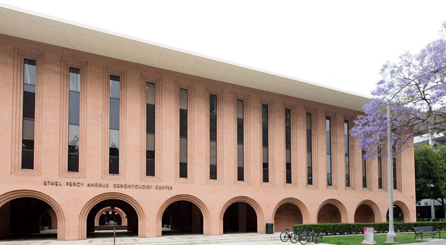 Scenic shot of the front of USC Leonard Davis School