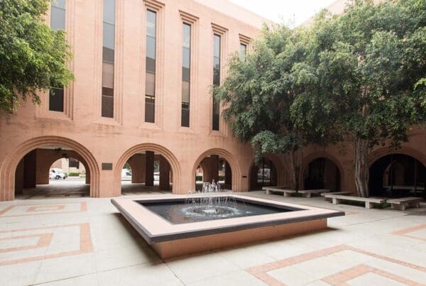 USC Leonard Davis courtyard and fountain