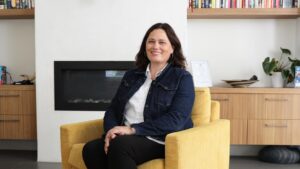 Portrait of Lesley Holmes